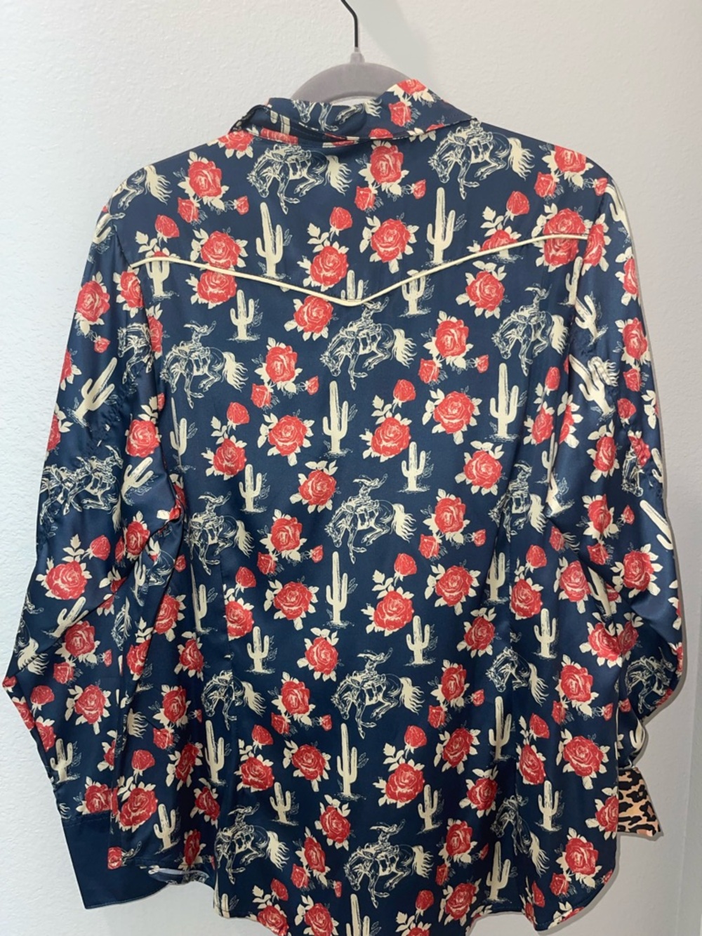 Western pearl snap women’s shirt - Picture 2 of 6